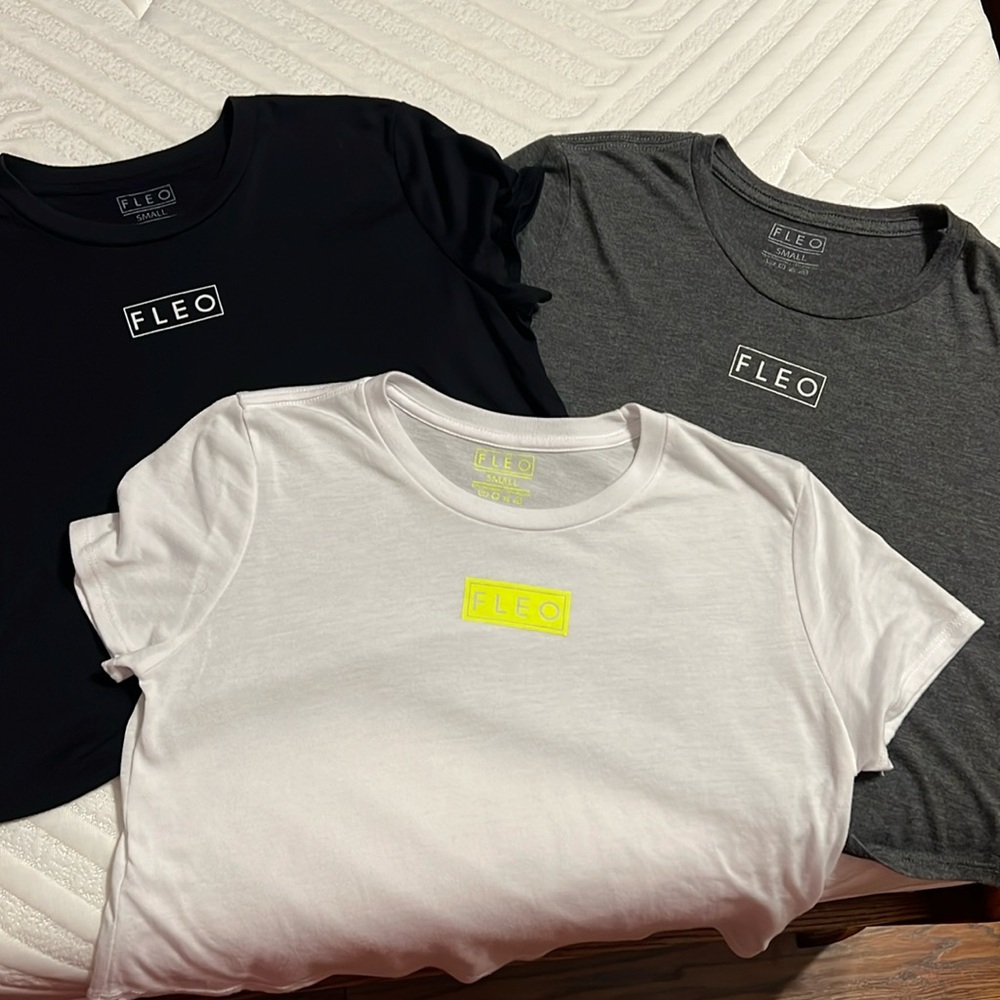THREE-Fleo Crop tees